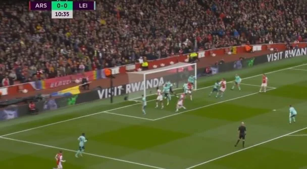 Douce, douce et propre. Arsenal va devant le Leicist.