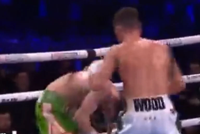 A picture of a boxer receiving a powerful blow has been published, his face completely destroyed.