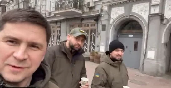 Il consulente del caffè di Zelensky a piedi in Kiev: una bella capitale anche in tempo di guerra