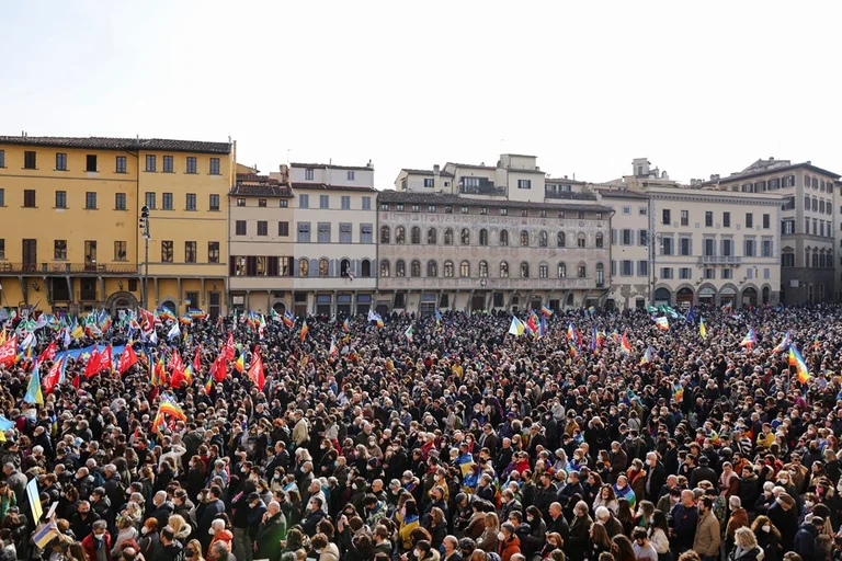 Florencia en apoyo de Kiev hoy protestó miles de ciudadanos