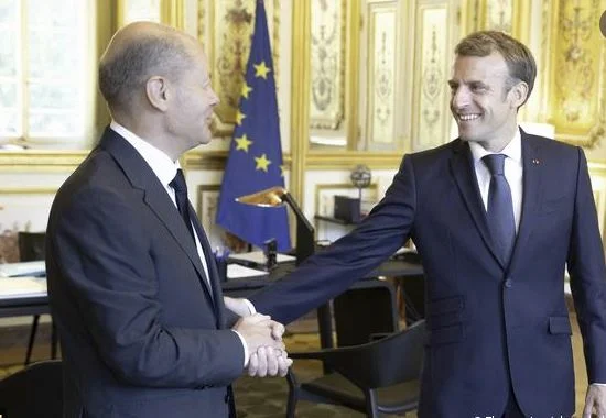 Les dirigeants français et allemands parlent à nouveau par téléphone avec Poutine