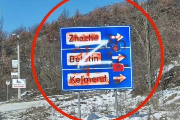 Kosovo norte llena de símbolos rusos