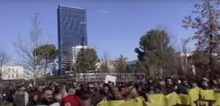 Fourth day of protest to set prices: Citizens rally before prime minister
