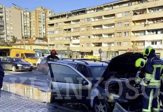 Quemar un coche en Dardan, Pristina