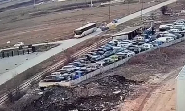 Schwerer Blick auf den tödlichen Unfall in Fushe Kosovo, wo ein syrischer Staatsbürger starb