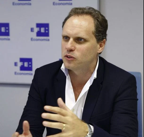 British professor: “Use war as a rationale for economic imbalance, typical government”