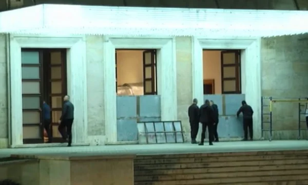 Ramas Büro wird morgen bei 1100 großen Protest in Tirana gekauft
