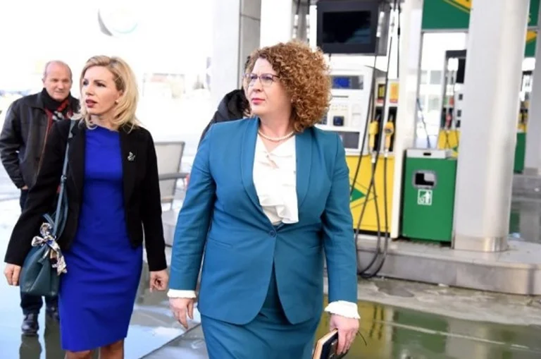 Minister Hajdari erscheint bei <x0 maltrotation” auch für die Ölpreise, es gibt eine Warnung