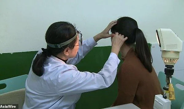 Malattia rara colpisce una donna: Può solo sentire la voce degli uomini