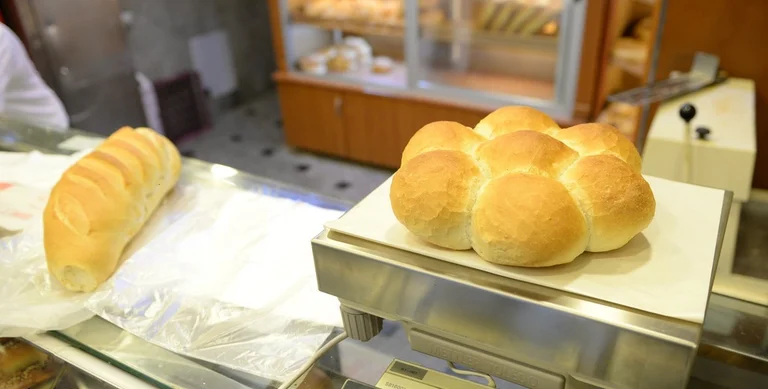 Gjilan: Mesmerizado con el peso del pan, multado a 1000 euros dos hornos