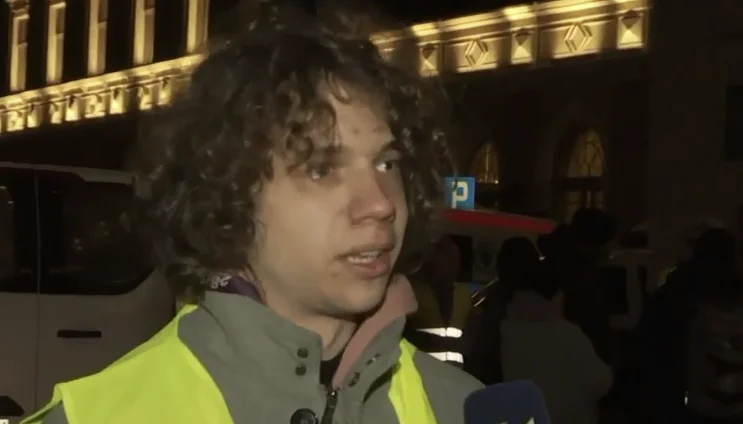 L'enfant de 23 ans qui permet aux réfugiés de contacter des proches en Ukraine (VIDEO)