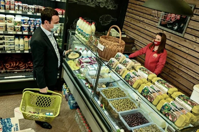 No hay mercado. Kurt pide premios después de beber caro