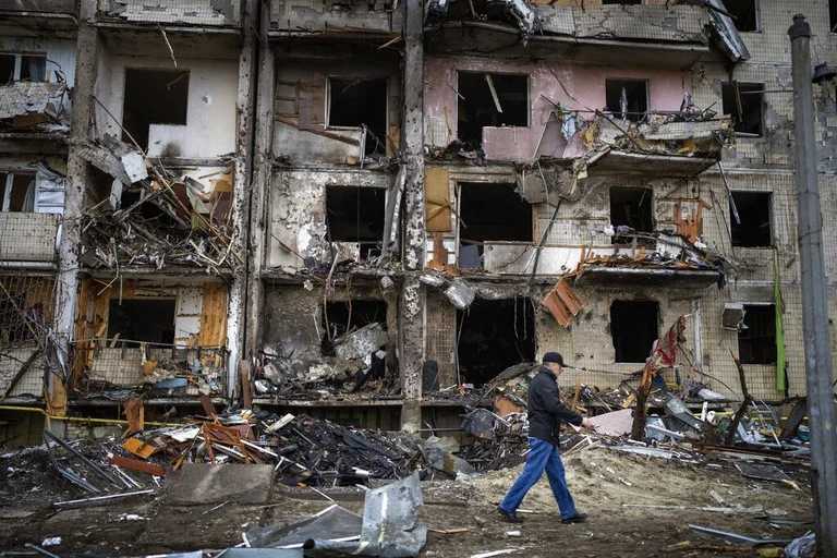 Depuis l'invasion russe, l'Ukraine a plus de 100 milliards de dollars en dommages