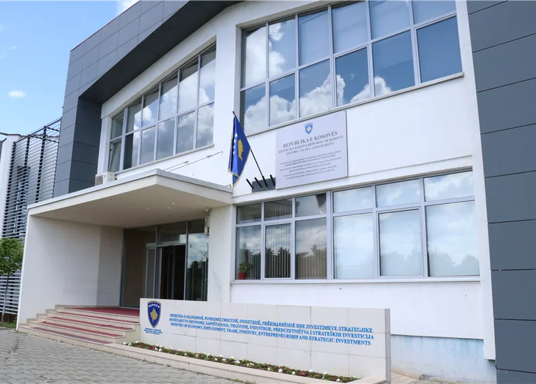Les entreprises qui en ont profité, le ministère de Roseta Hajdari a tranquillement changé des millions de projets