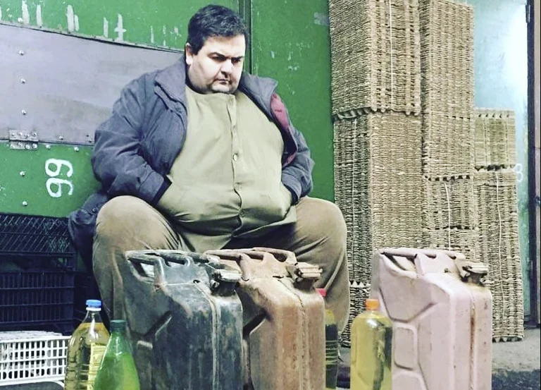 Prix à huhawa, acteur kosovar énis commerce avec le pétrole