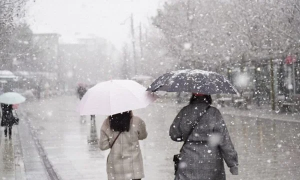 Hiver, froid, neige, température jusqu'à 6 degrés