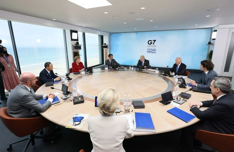 La Grande-Bretagne demande au G7% d'interdire les importations de pétrole russe