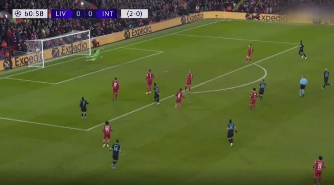 “Crazy Martinez” libère une coquille au coin de la porte Livepool