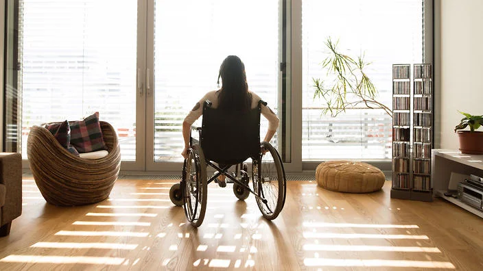 Les institutions sont tenues d ' employer des femmes handicapées