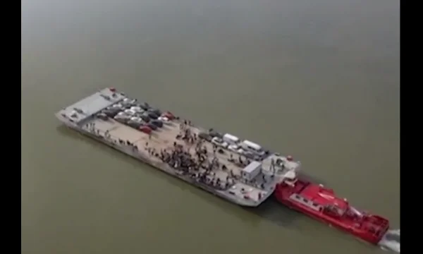 Les réfugiés ukrainiens via le Danube viennent en Roumanie (Vidéo)