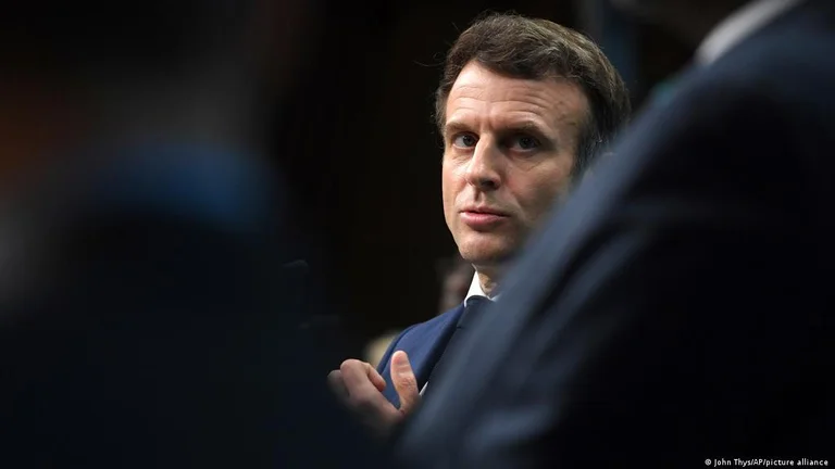 Macro wants the second term: I will answer the challenges of the century