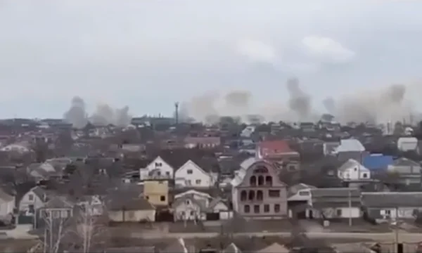 Esplosioni in aree abitate e combattimenti intensi nella vicina città di Kiev