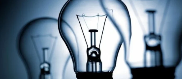 Les prix de l'électricité sur les marchés internationaux augmentent de 100% après l'invasion de la Russie en Ukraine