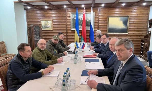 La troisième série de pourparlers Ukraine-Russie commence, lieu gardé secret