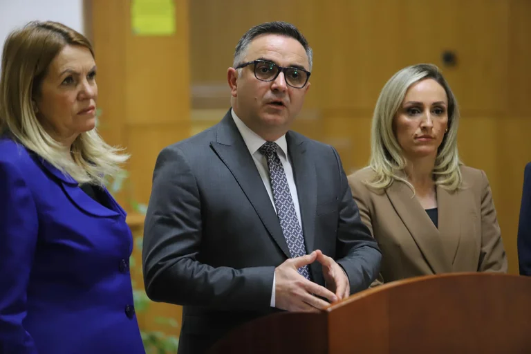 Tahiri me kërkesë ndaj Kurtit: Lëri fjalimet e bukura, rriti pagat e mësuesve