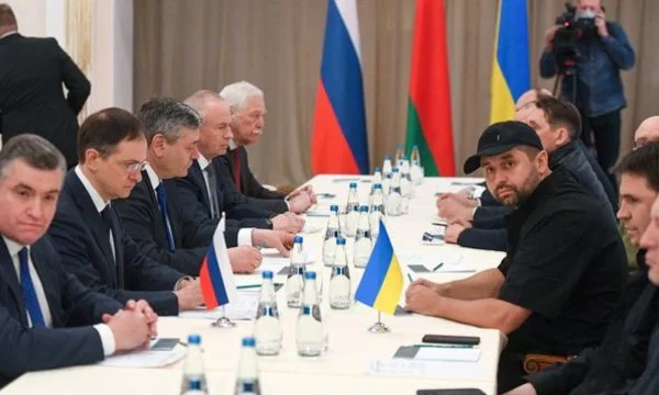 Rundi i tretë i bisedimeve/ Ukraina dhe Rusia pritet të vazhdojnë sot negociatat