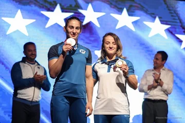 Die Judo International Federation mit Artikel über Kosovo Judisten: Distria Krasniqi, Akil Gjakova und Coach Kuka sind Elite