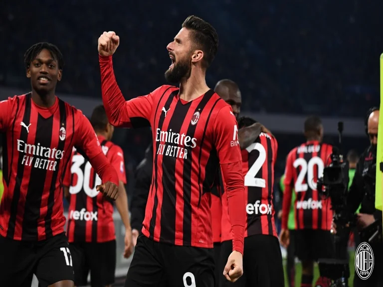 Milan merr kreun dhe tri pikë në udhëtim kundër Napolit