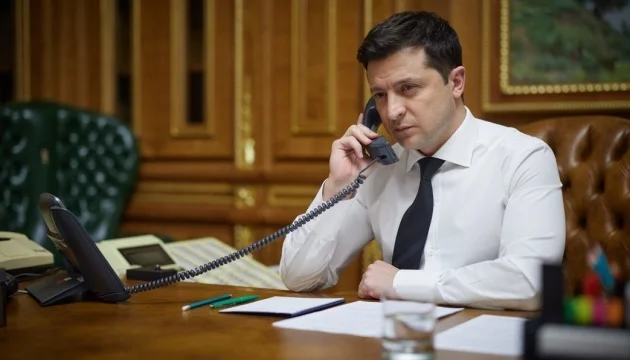 ​Macron njofton Zelensky mbi bisedën e tij me Putin