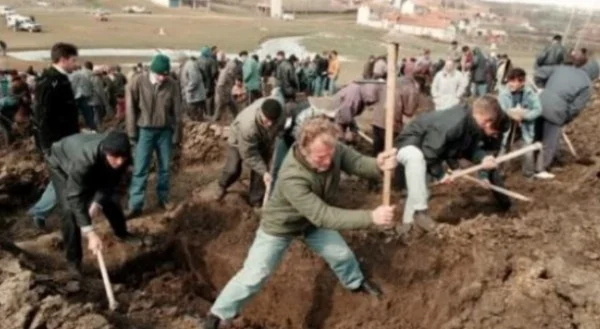 Rrëfimi për familjen Jashari: Serbët tentuan t’i varrosin në një gropë masive dhe larg mediave