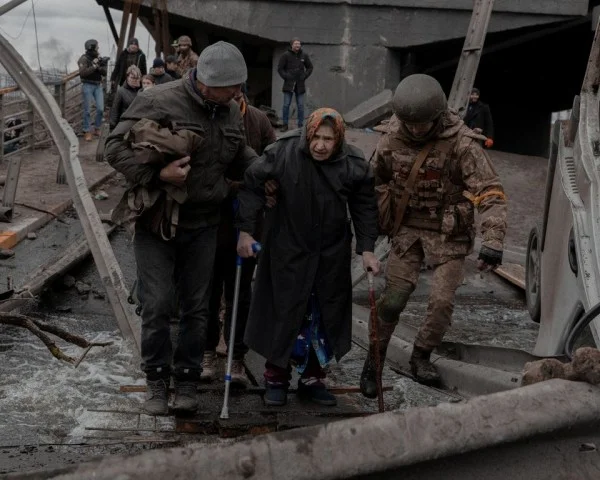 Rusia prish armëpushimin, gazetari i “The Guardian”: Tre persona më vdiqën para syve