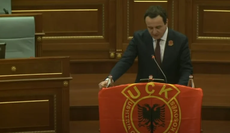 E turpshme: Kurti e kishte të shkruar në fjalim ‘Besarta Adem Jashari’