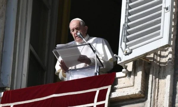 “Në Ukrainë po rrjedh një lum gjaku dhe lotësh Papa Françesku thirr për paqe