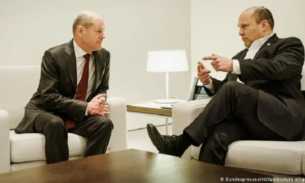 Udhëtoi në Moskë e Berlin, foli në telefon me Zelenskyn, çfarë thotë Bennett pas kthimit në Izrael?
