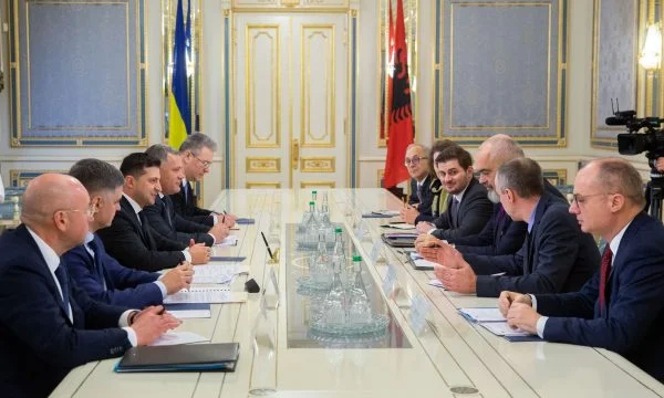 Edi Rama publikon me zë bisedën që pati me Zelenskyn