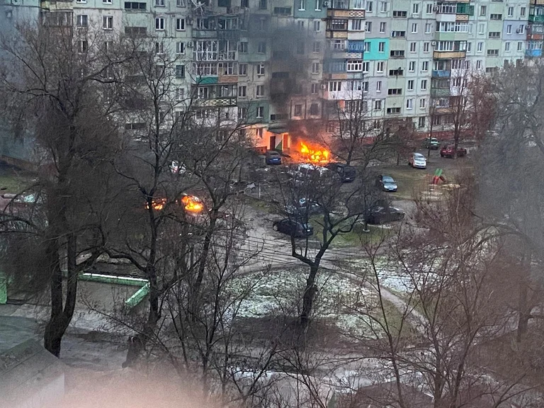Mariupoli i rrethuar nga rusët, kryebashkiaku: Ka nisur evakuimi, s’kemi zgjidhje tjetër veçse të ikim