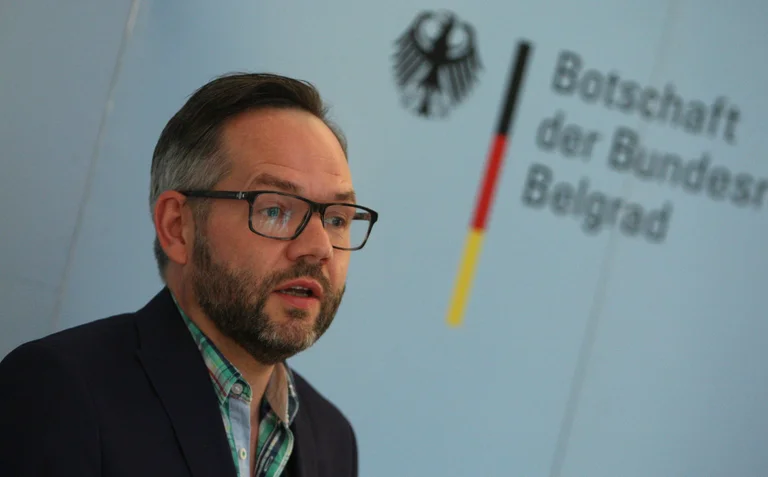 Ish-ministri gjerman pas protestave pro-Putin në Serbi: E neveritshme, turp për ju