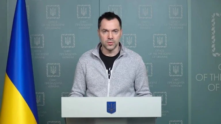 Këshilltari i Zelenskyt: Në Mariupol po mbahemi, Odessën e kemi nën kontroll – jemi optimist në përgjithësi