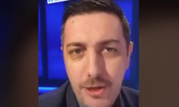 Valon Syla imiton Zelenskin, prezanton në gjuhën ukrainase kolegët e Pressingut