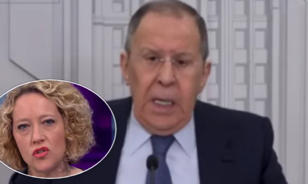 “Më shiko në sy”, “Po e luan drejtuesen e një talk show”, gazetarja britanike përplaset keq me Lavrovin