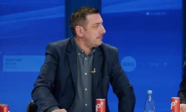Syla për qytetarët që po e shpërndajnë foton e Presidentit të Ukrainës: Ka dyftyrësi dhe eufori
