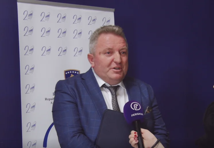 Deputeti Berisha: Donacionet për ushtrinë bëhen nga shteti, jo nga paret e qytetarëve që s’dihet kah e kanë burimin