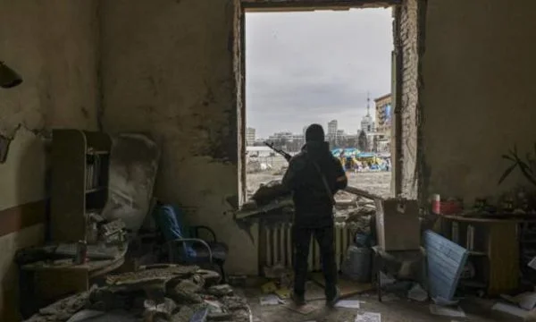 Pro-rusët e Ukrainës kërcënojnë me sulm Mariupolin nëse nuk dorëzohen ukrainasit