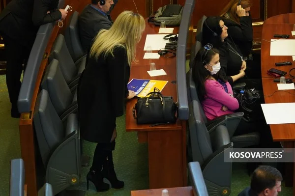 Lista Serbe nuk pranon t’i mbajë pankartat në mbështetje të Ukrainës (Foto)