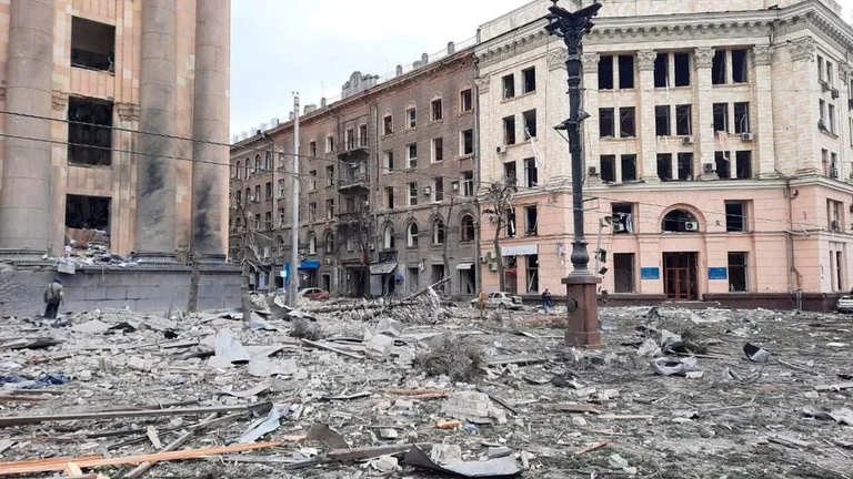 Rusia pushton qytetin kyç të Ukrainës jugore