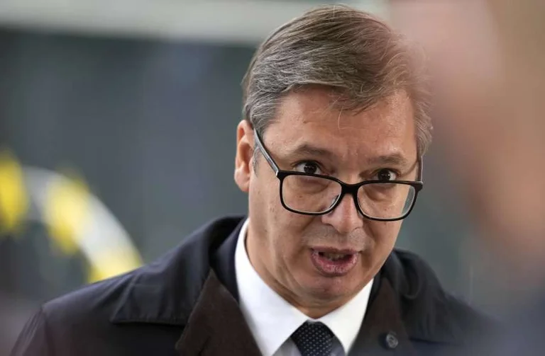 Vuçiqi tallet me presidenten tonë: A të prodhojmë qese për krembanane, ta bëjmë Vjosën të lumtur